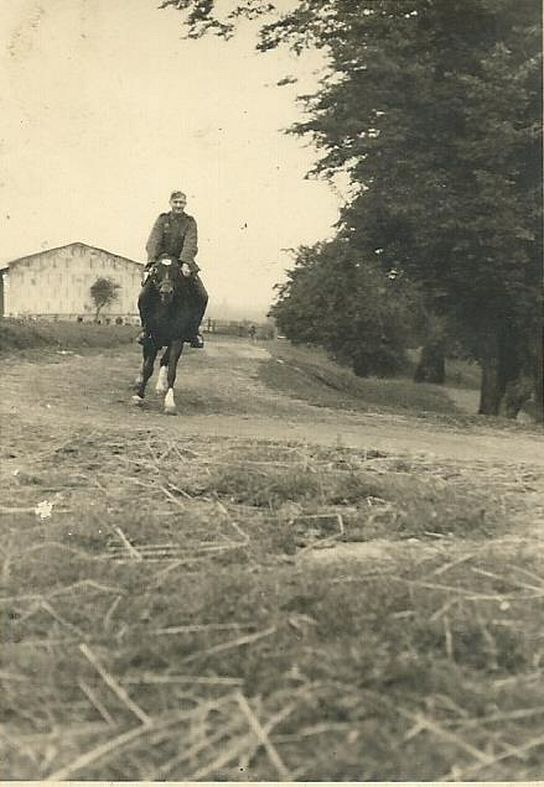 Opa reitet 1
