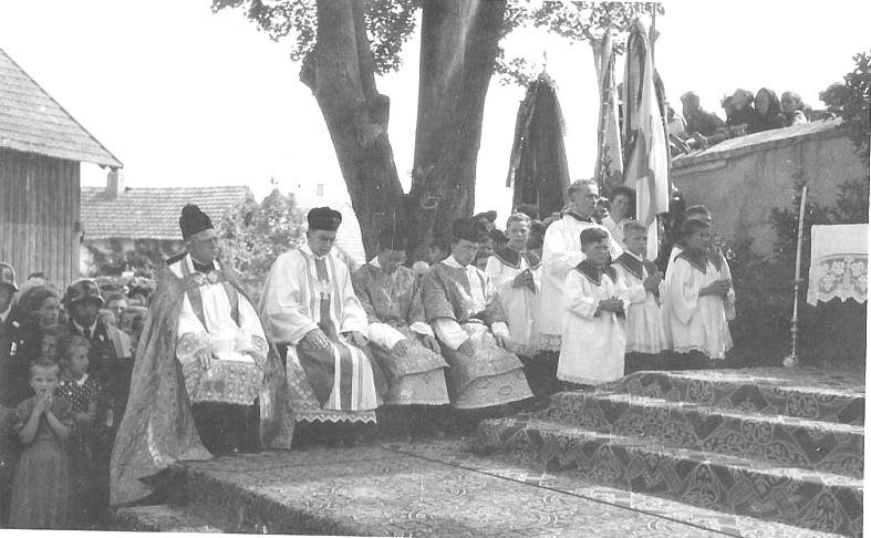 Primiz vor dem Altar