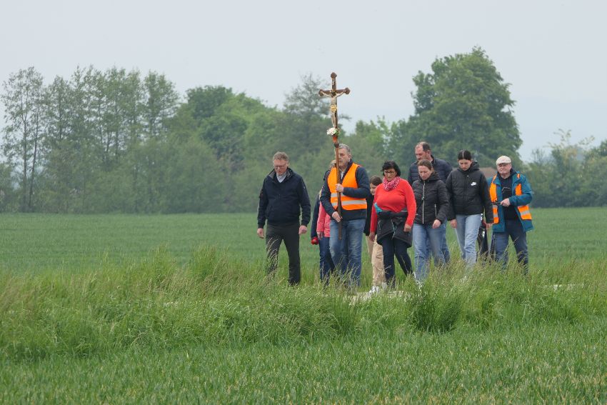 Bittgang nach Antenring im Mai