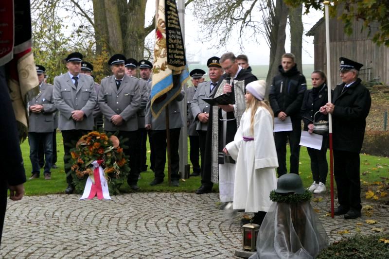 Gefallenenehrung in Pönningim Novembrer